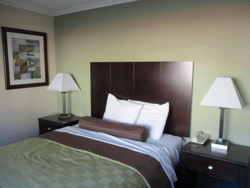 Metropolitan Inn & Suites Лос Анджелис Екстериор снимка